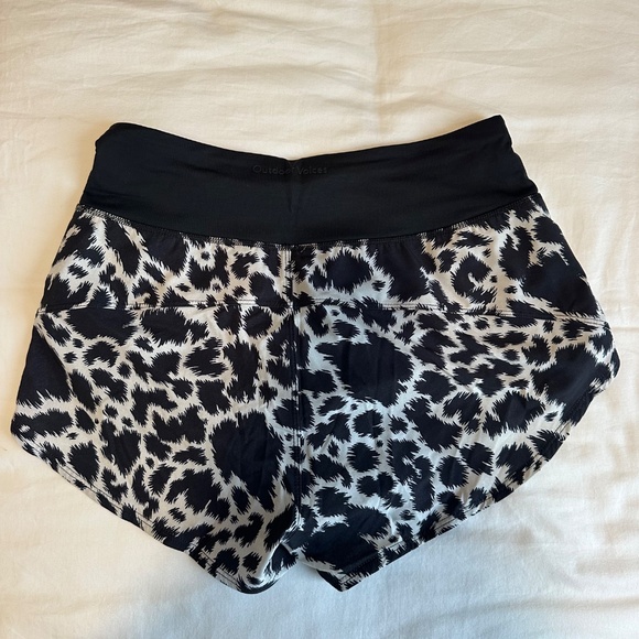 Outdoor Voices Dalmatian Print Hudson Short 2.5" - Picture 3 of 4